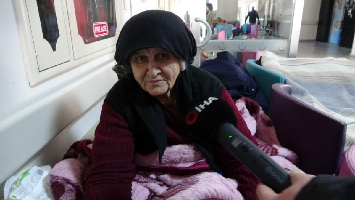 Malatya'da 73 yaşındaki Elif teyze depremde yaşadığı o anları anlattı