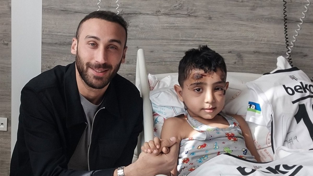 Cenk Tosun, depremzede Cavit'i ziyaret etti