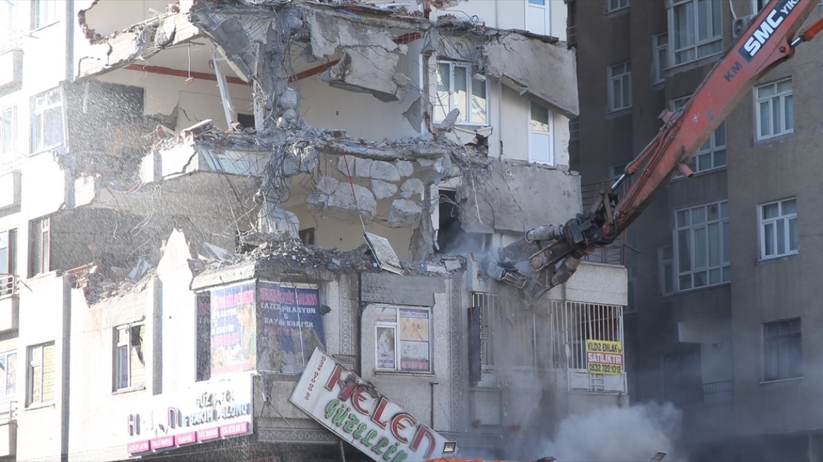 Şanlıurfa'da yıkılan binalara karşı açılan soruşturmada 4 kişi tutuklandı