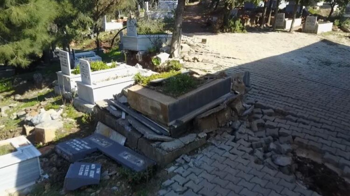 Gaziantep'te deprem köyü ortadan ikiye ayırdı