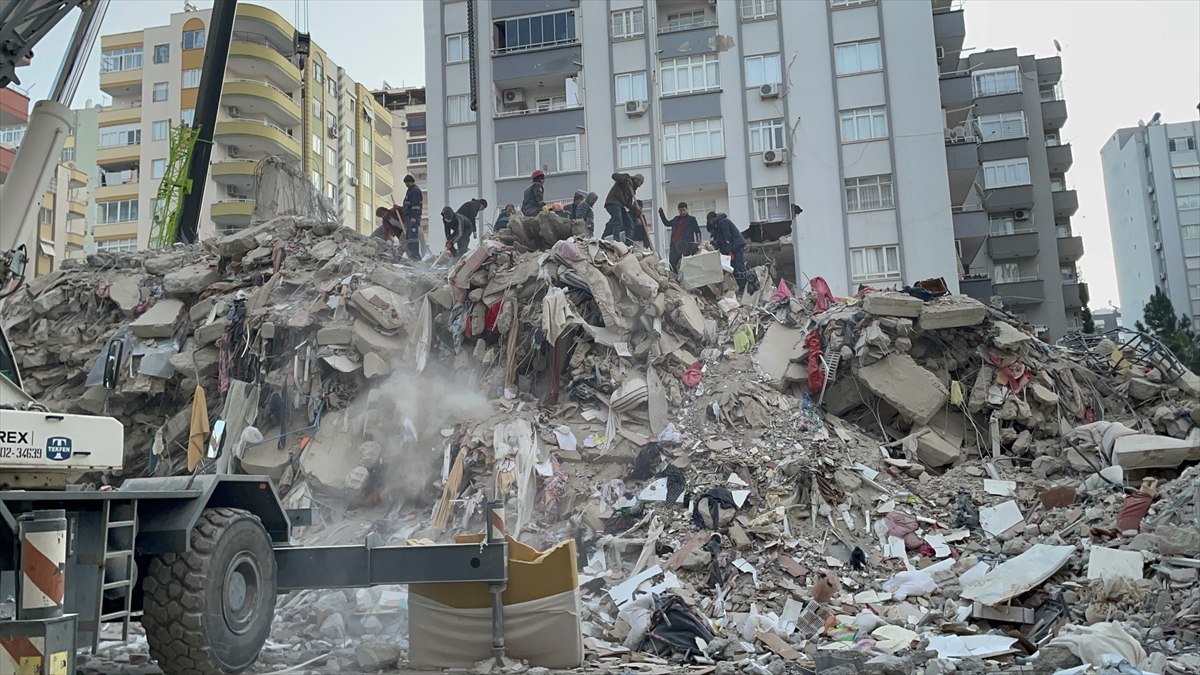 Adana'da depremde yıkılan binalardan sorumlu 5 kişi tutuklandı