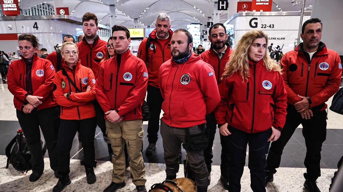 Afet bölgelerinde çalışma yapan Yunan ekip, ülkesine geri döndü