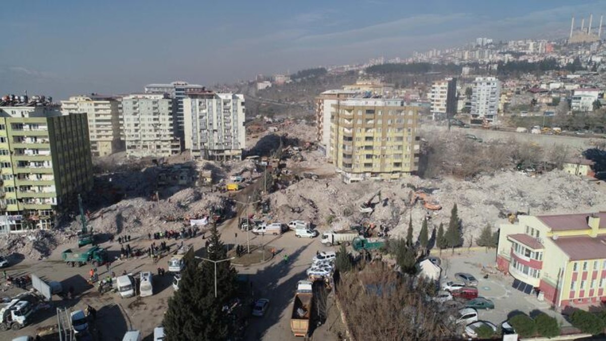 Kahramanmaraş'ta toplu mezara dönen Ebrar Sitesi müteahhidi aranıyor