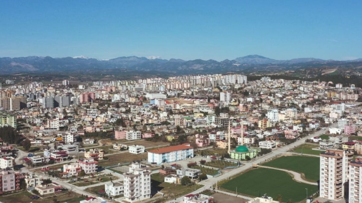 Depremde tek bir binanın bile yıkılmadığı Osmaniye'nin Kadirli ilçesine göç sürüyor