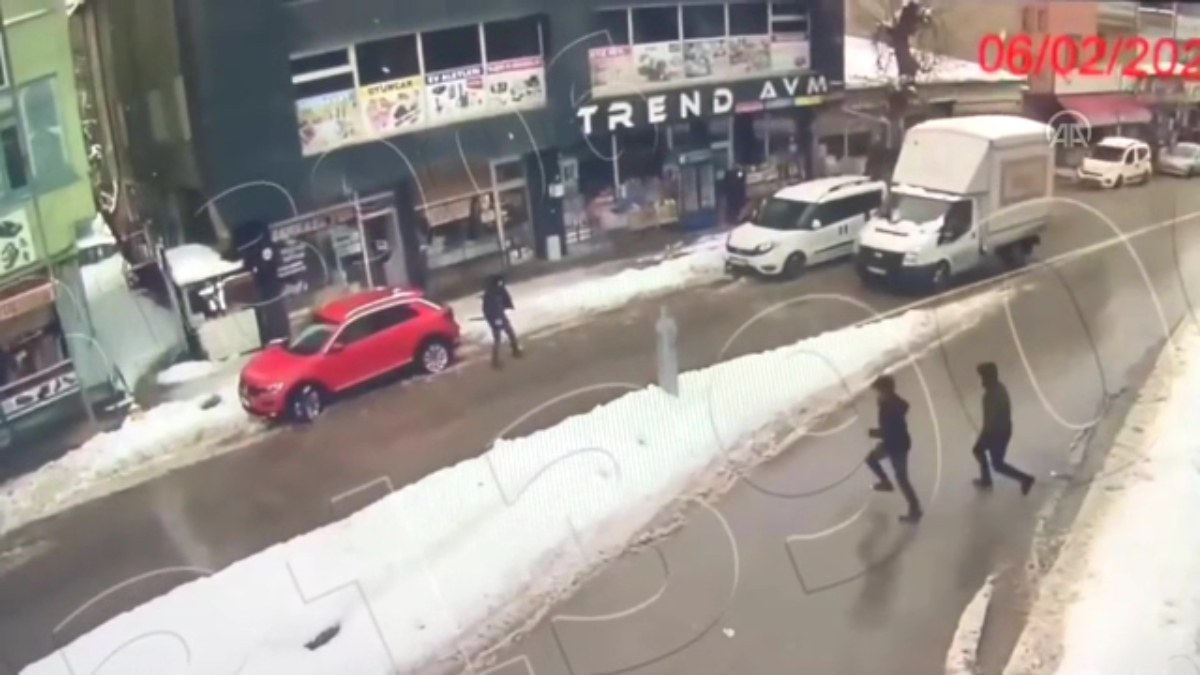 Kahramanmaraş'ta deprem anının kameraya yansıyan yeni görüntüleri