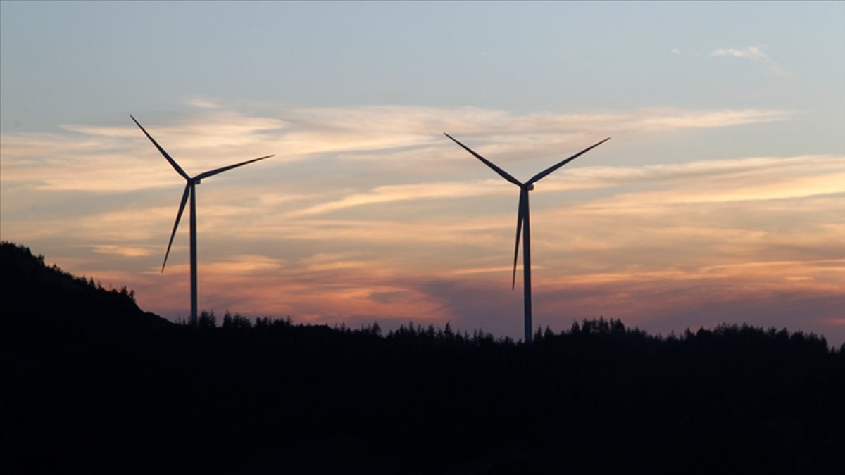 Deprem bölgesindeki rüzgar enerjisi santralleri üretime devam ediyor