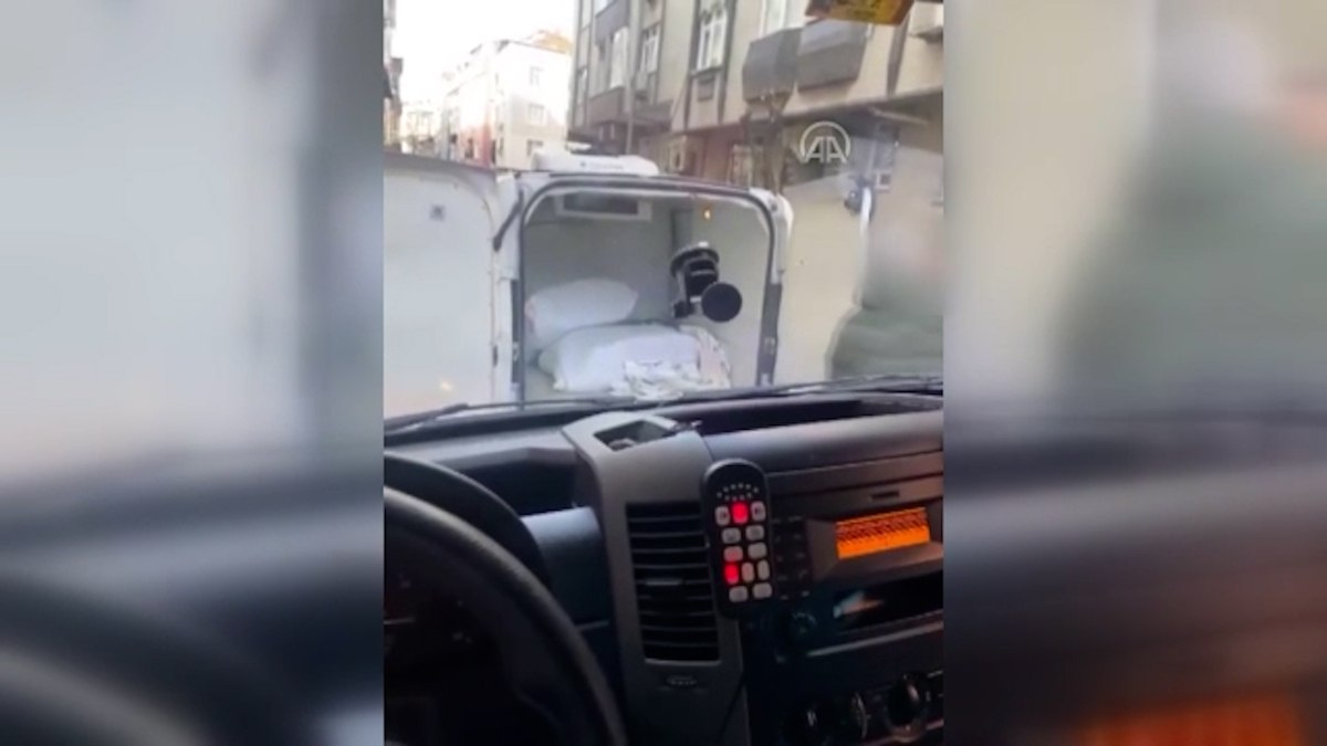 Zeytinburnu'nda yük boşaltma bahanesiyle ambulansa yol vermediler