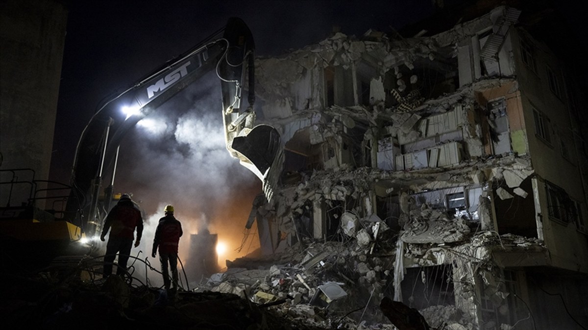 Diyarbakır'da depremde yıkılan binalara ilişkin 2 zanlı daha tutuklandı