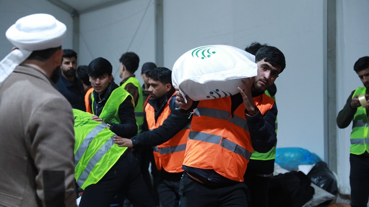 Arap ülkeleri deprem felaketinde Türkiye'nin yardımına koştu