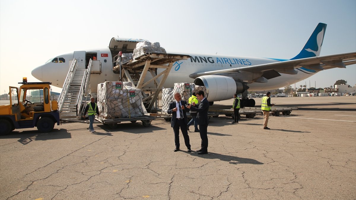 Libya, Türkiye'deki depremzedelere 15 ton yardım malzemesi daha gönderdi