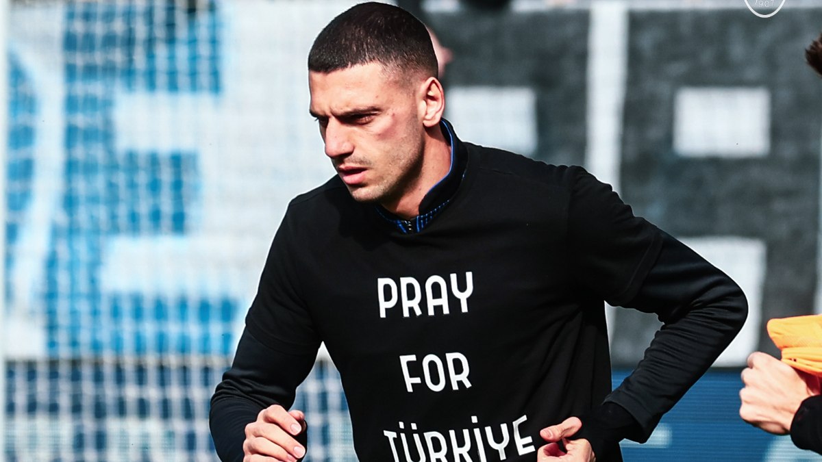 Merih Demiral'dan anlamlı mesaj