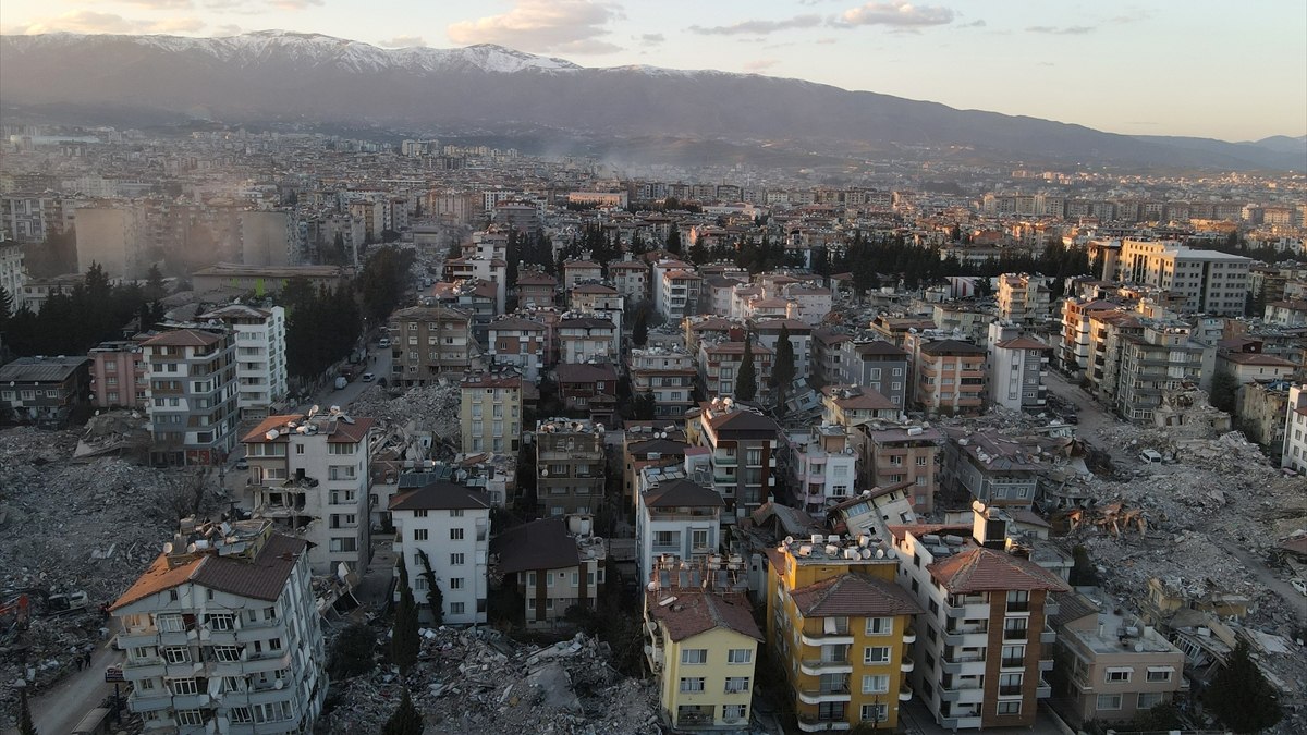 AFAD'dan hasarlı binalar için tahliye genelgesi