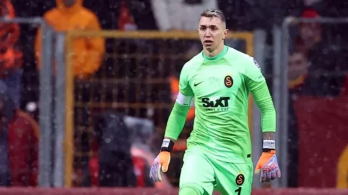 Fernando Muslera, Kasımpaşa maçıyla sahalara dönüyor