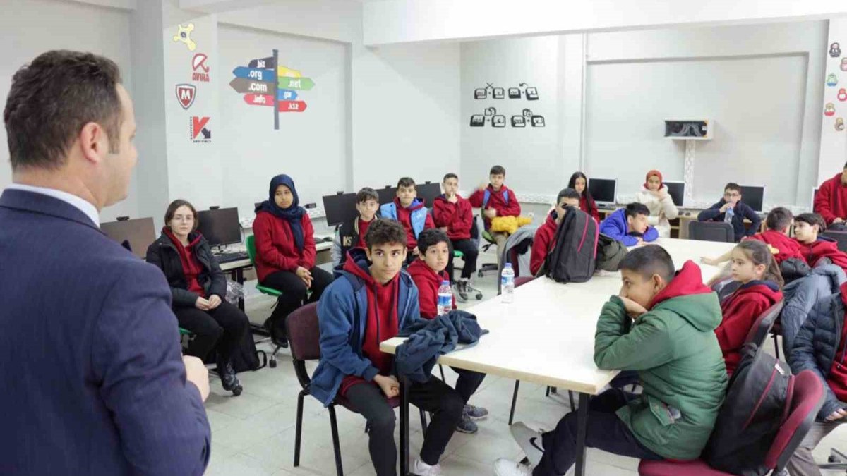 Muğla’da 3 bin depremzede çocuk okula başladı