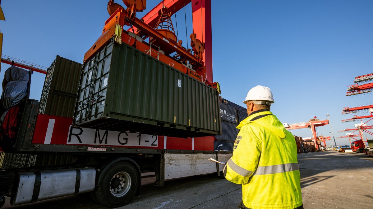 NATO'nun depremzedeler için gönderdiği konteyner evler yola çıktı