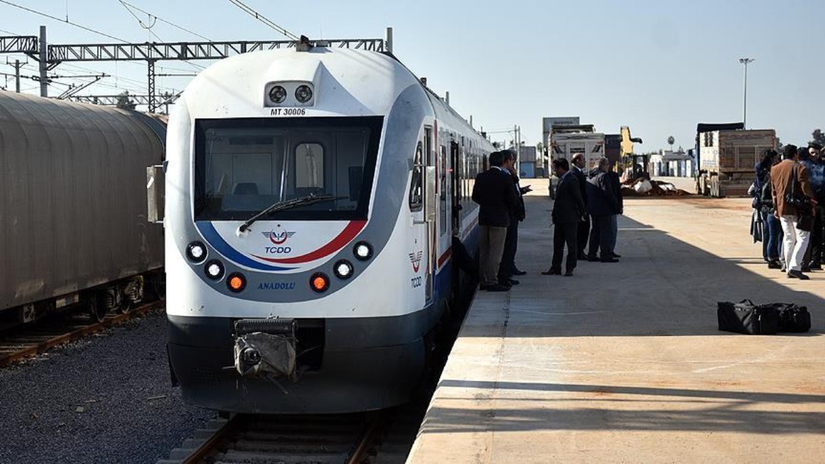 Adana-Mersin-Adana tren seferleri yeniden başlatıldı