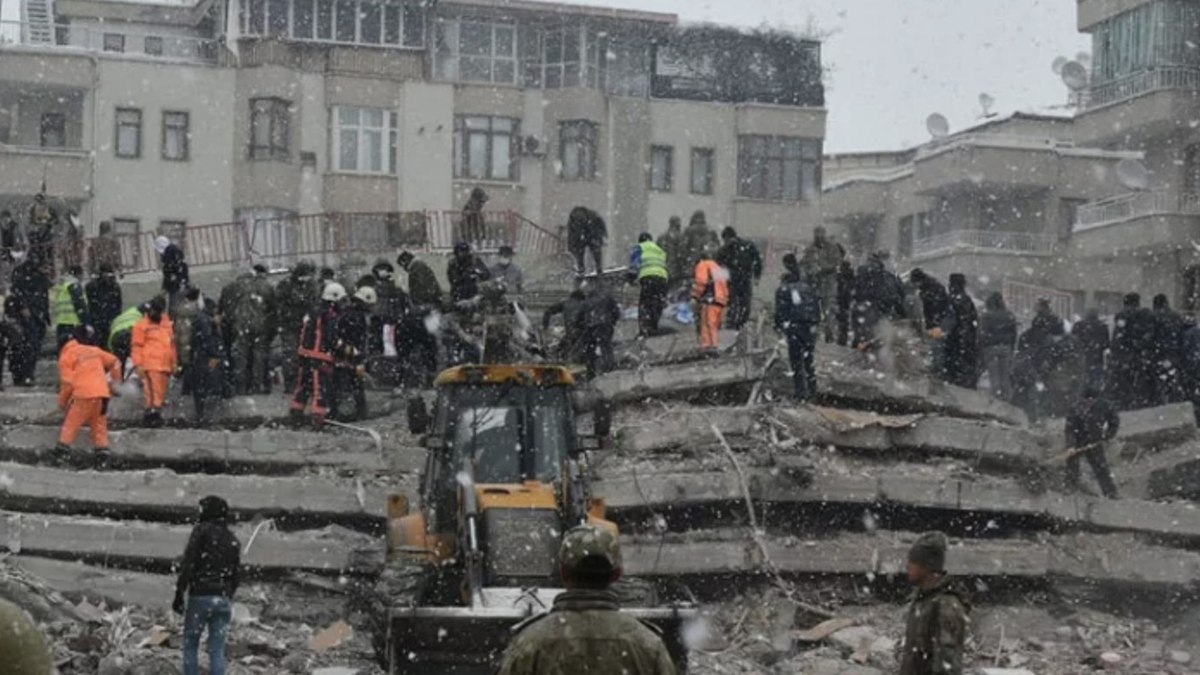 Deprem felaketinde 15'inci gün bilançosu: Can kaybı 42 bin 310'a yükseldi