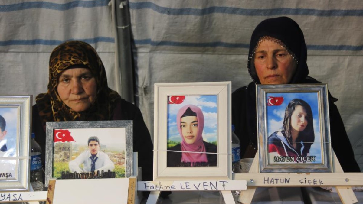 Depremin vurduğu Diyarbakır'da aileler evlat nöbetine devam ediyor