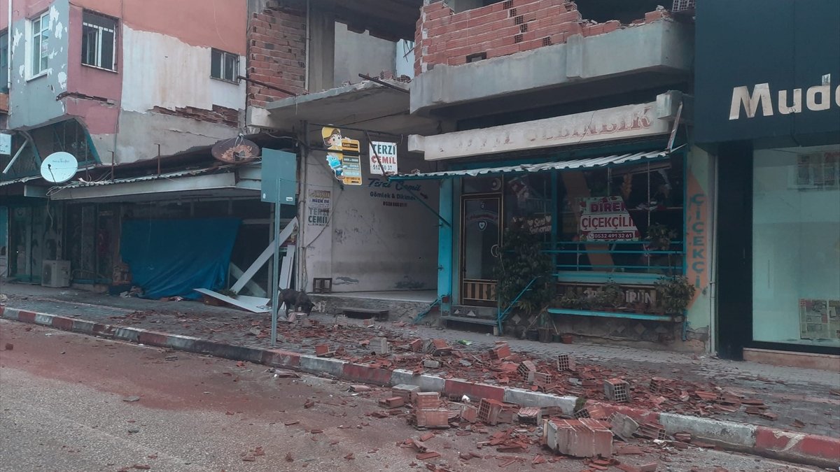 Hatay'da 6.4'lük depremin ardından 90 artçı yaşandı