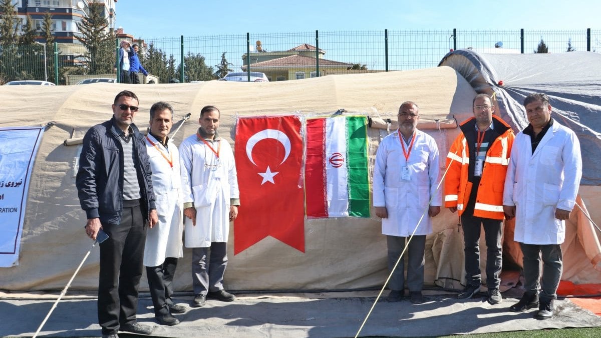 İranlı doktorlar, Adıyaman'da sahra hastanesi kurdu