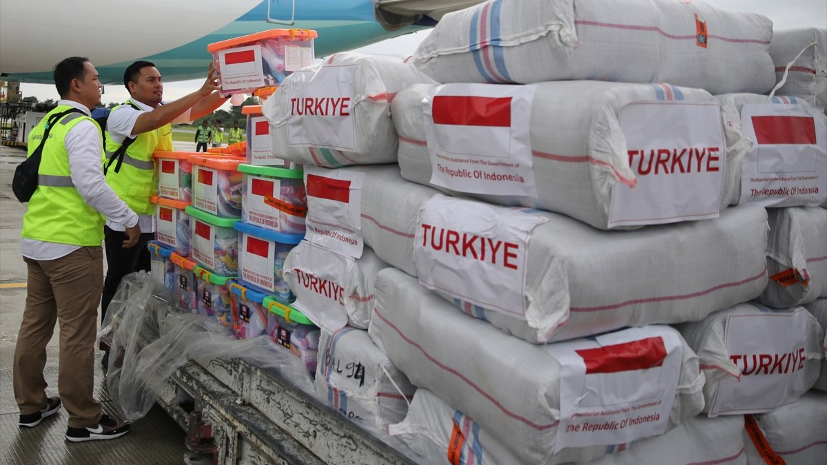 Endonezya, 140 ton yardım malzemesini Türkiye ve Suriye'ye gönderdi