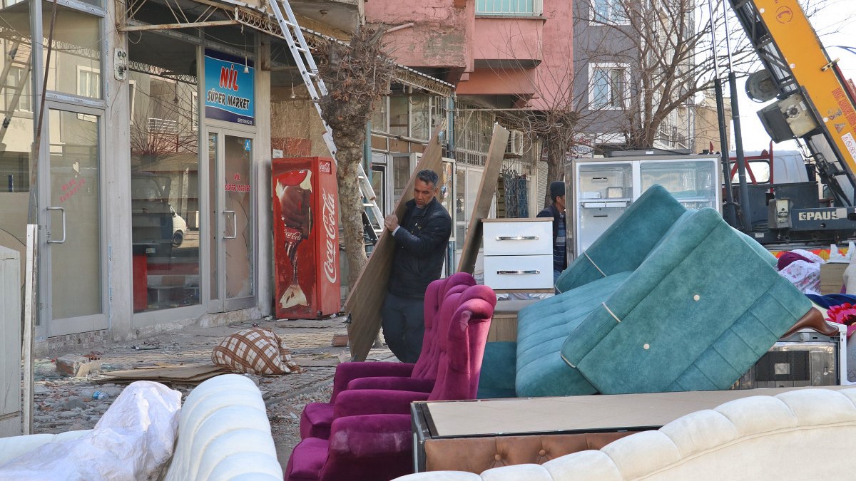 Kahramanmaraş merkezli depremlerin ardından Adıyamanlılar da kentten ayrılıyor