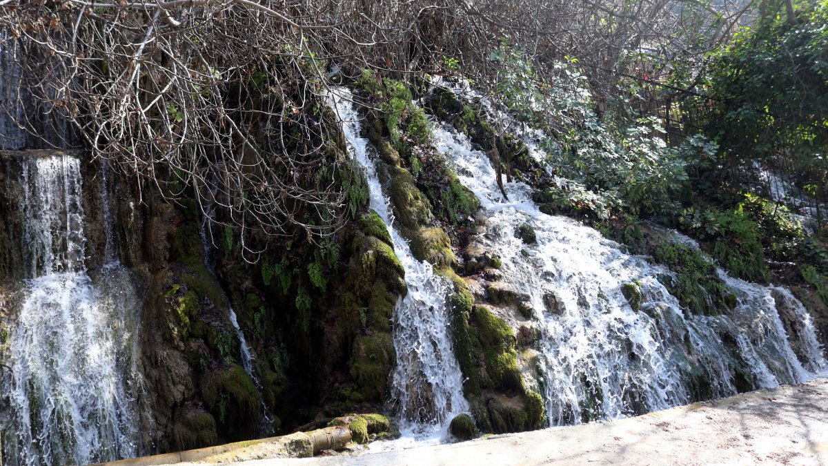 Deprem Hatay'ı vurdu! Harbiye Şelalesi'nin suyu azaldı