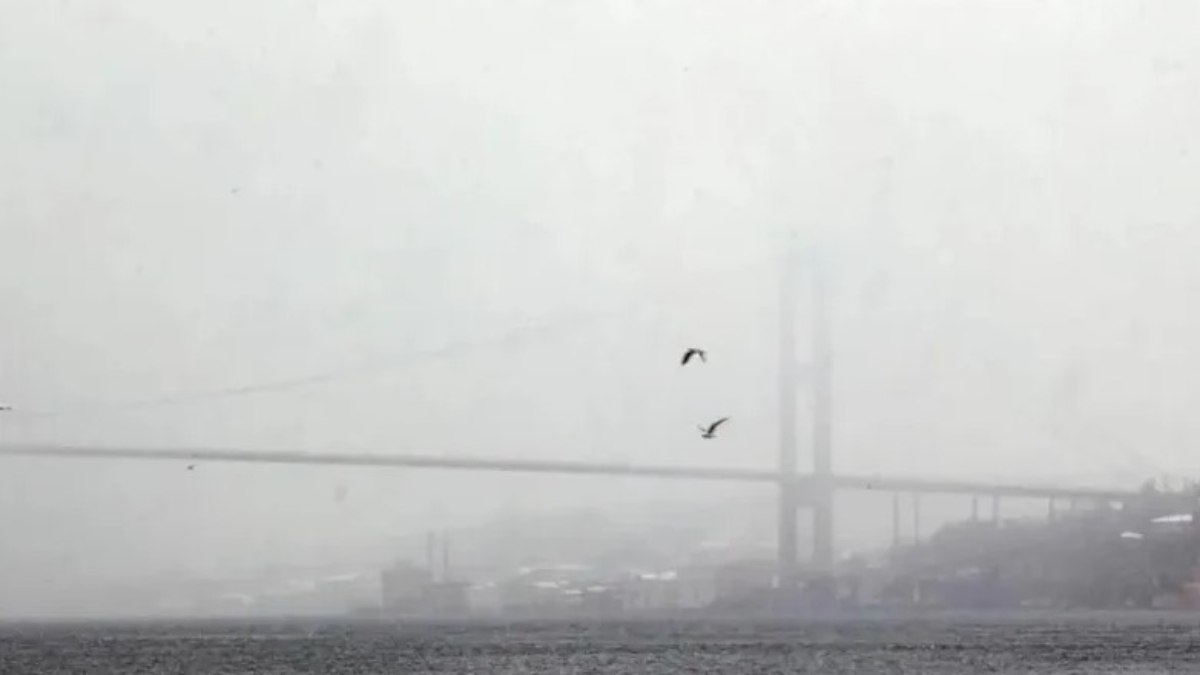 İstanbul Boğazı'nda gemi trafiği çift yönlü askıya alındı