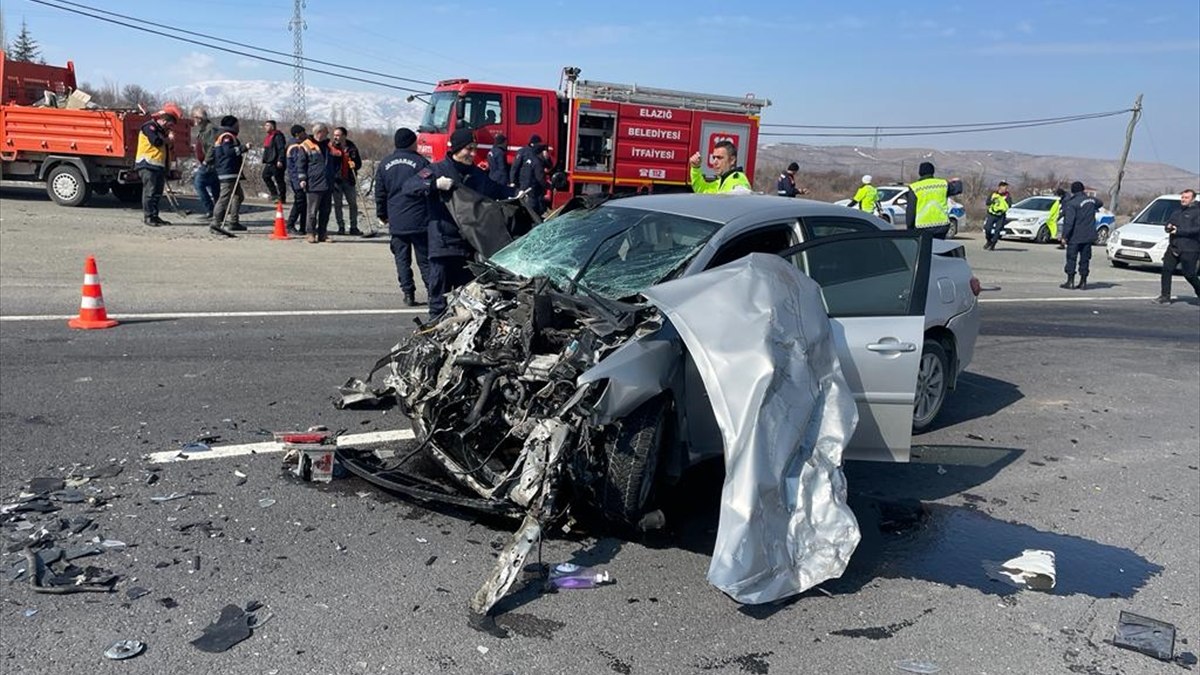 Elazığ'da trafik kazasında 1 kişi öldü, 4 kişi yaralandı