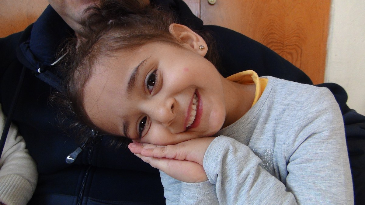 Antakya'da 4 yaşındaki torununa siper oldu, hayatını kurtardı