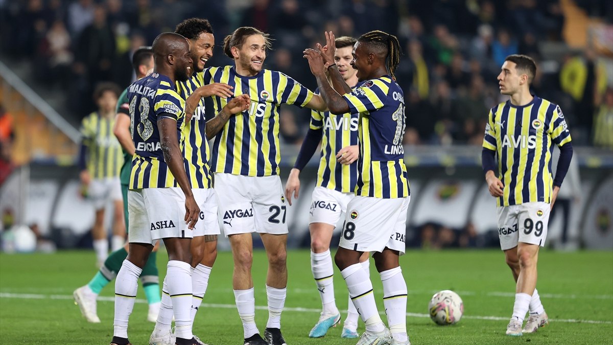 Fenerbahçe, Konyaspor'u farklı geçti