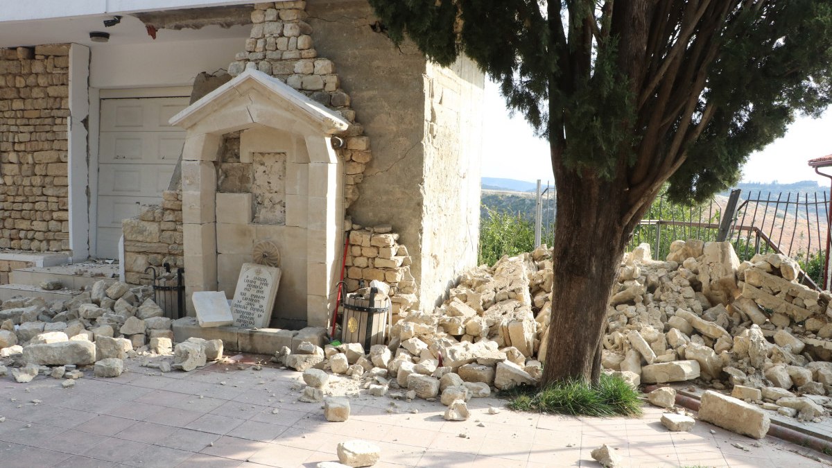 Samandağ’daki 113 yıllık Meryem Ana Ermeni Kilisesi ibadete kapatıldı