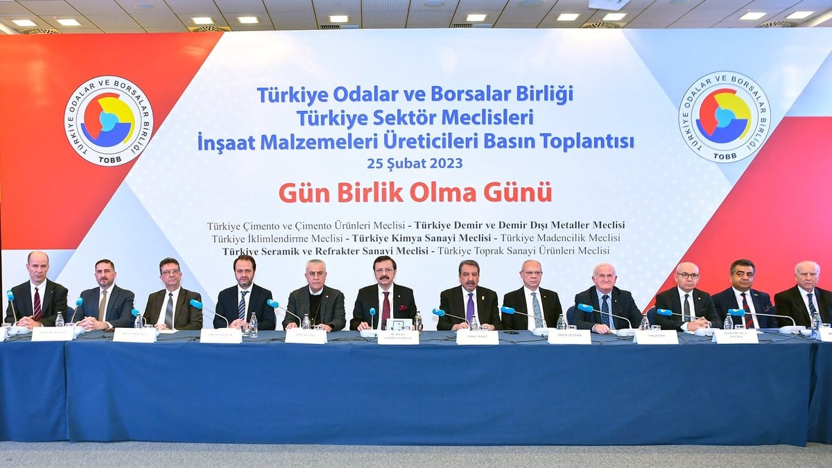 TOBB Başkanı Rifat Hisarcıklıoğlu: Deprem bölgesinde inşaat malzemeleri fiyatları sabitlenecek