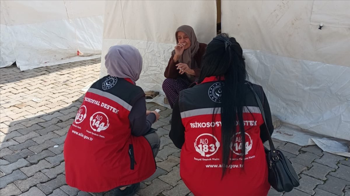 Depremzedelere psikososyal destek sürüyor