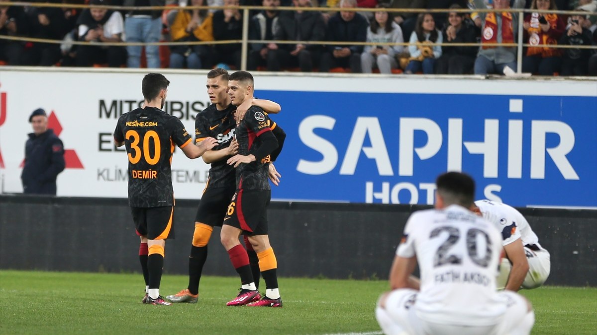 Galatasaray, Alanyaspor'u 4 golle geçti