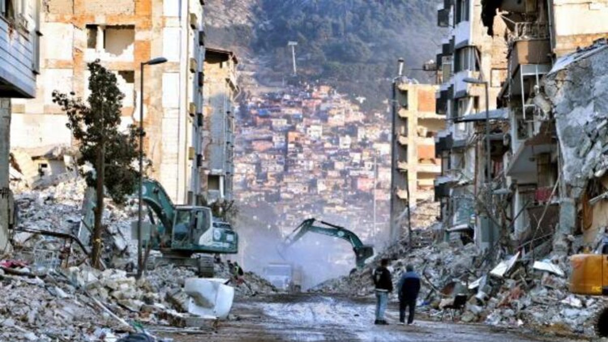 Hatay'da depremin verdiği hasar, 6 Şubat öncesi ve sonrası DHA muhabirlerinin fotoğraflarında