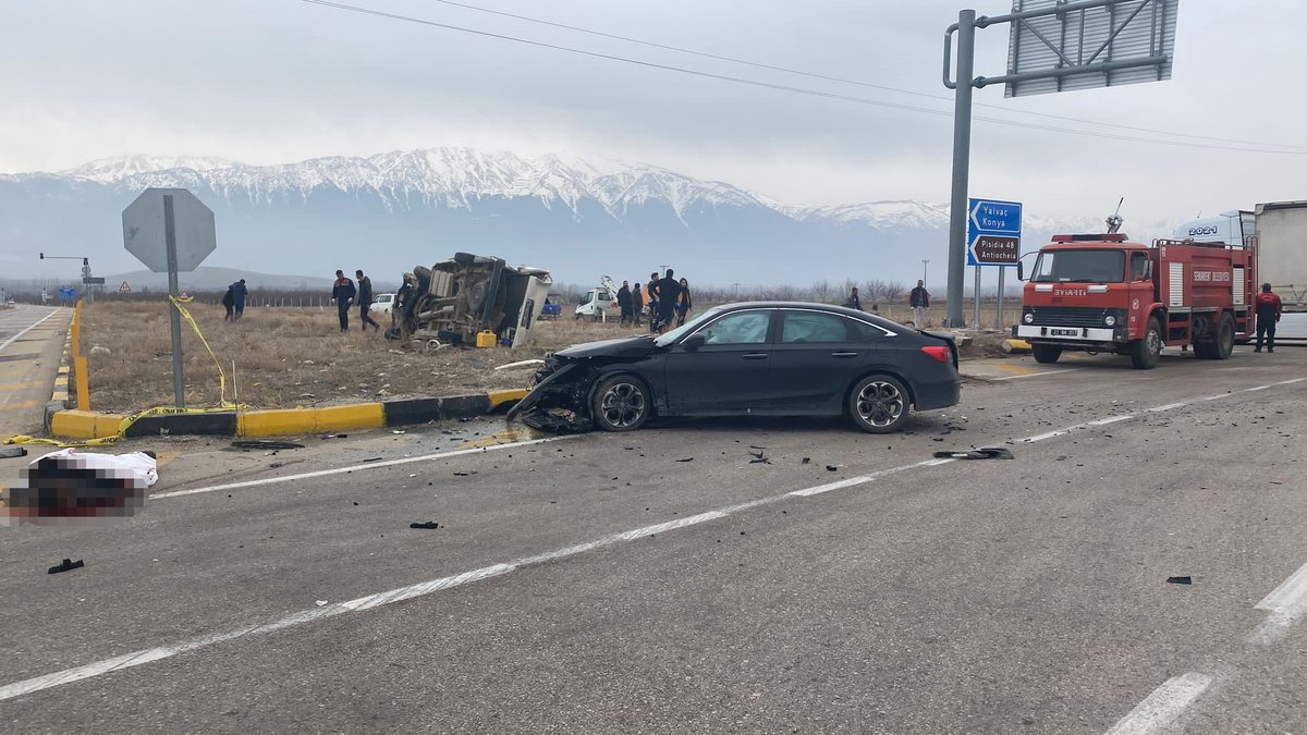 Isparta'da trafik kazası: 1 ölü, 2 yaralı