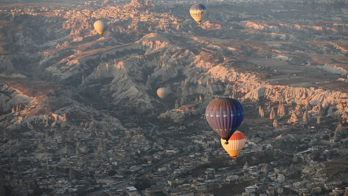 Kapadokya'yı şubatta 11 bin 761 turist gökyüzünden izledi