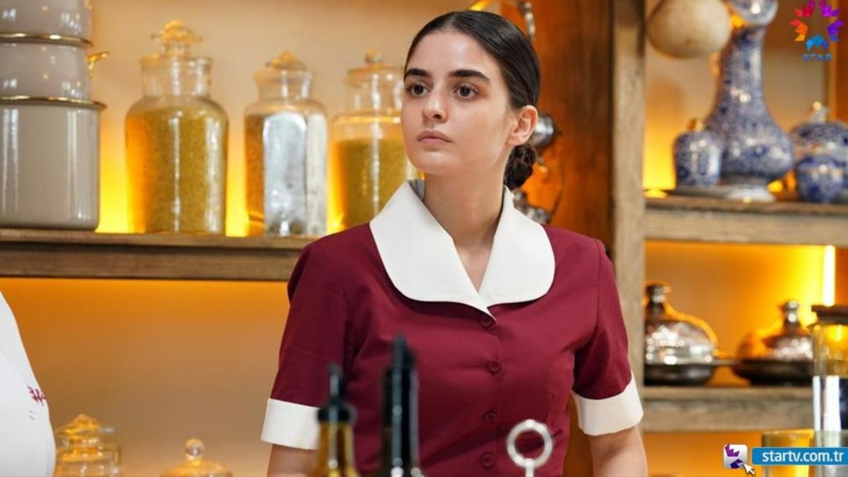 Yalı Çapkını'nın hizmetçi Dicle'si Selen Özbayrak'ı bir de gerçekte görün! “Bu güzelliğe nazar değer bilesin”