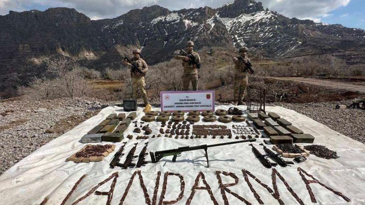 Şırnak'ta ele geçirilen mühimmat dolu sığınak imha edildi
