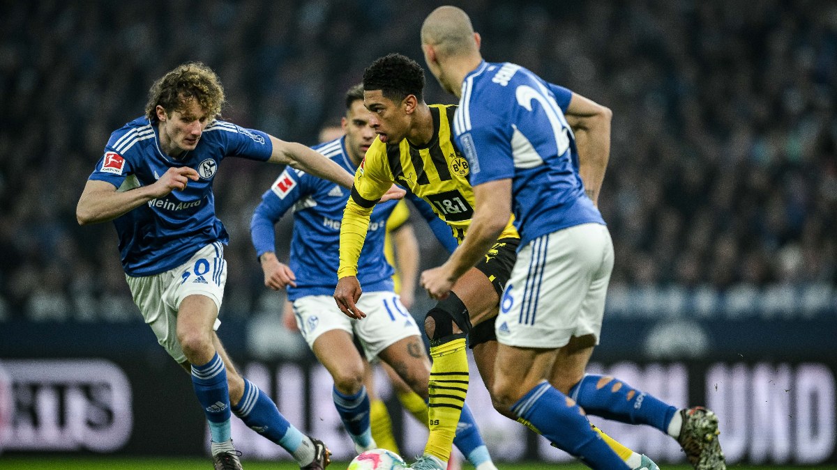 Schalke 04'ten zirve ortağı Borussia Dortmund'a çelme