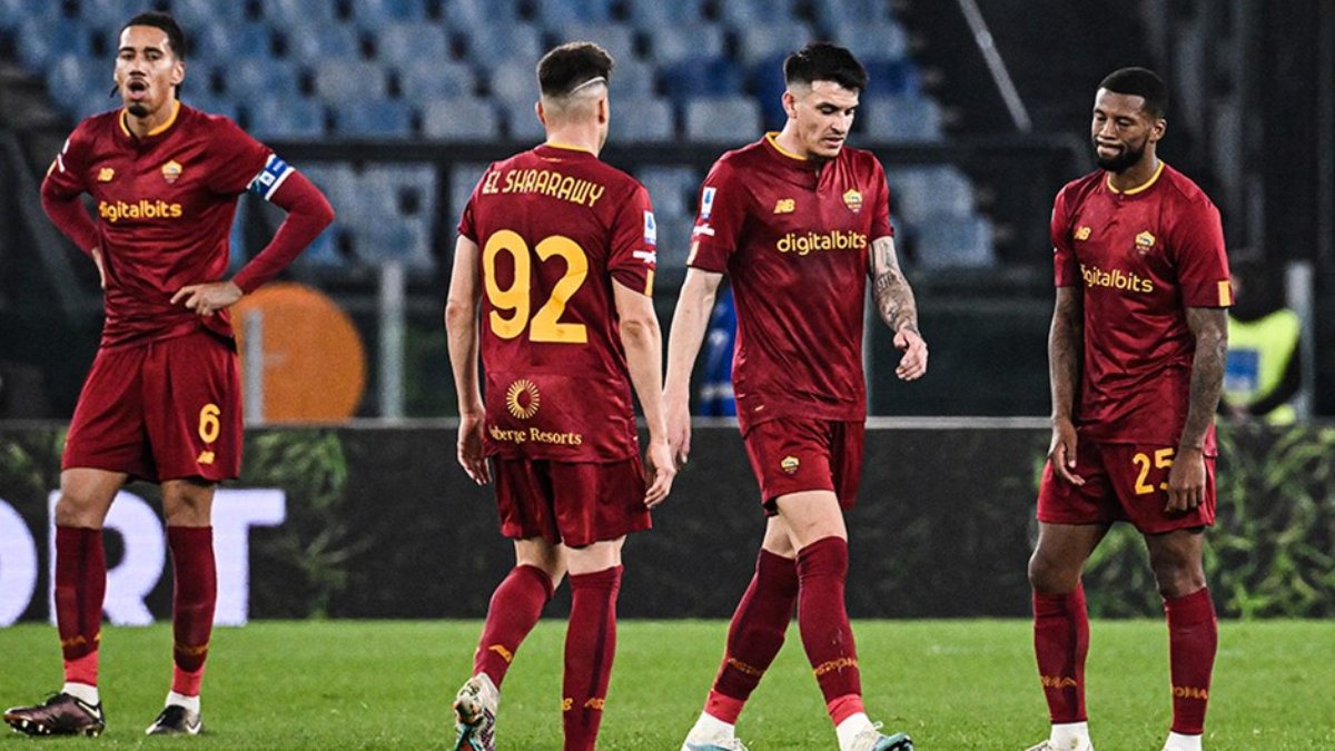 7 gollü çılgın maçta Roma konuk ettiği Sassuolo'ya yenildi