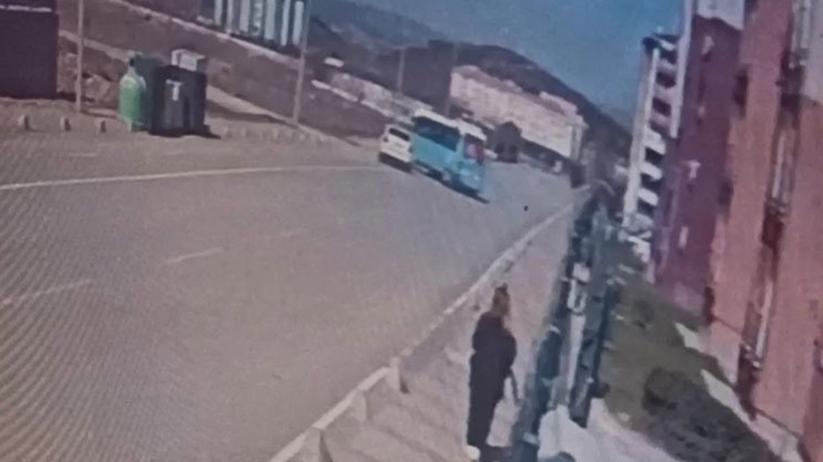Edirne'de otomobil ile minibüs çarpıştı: 1'i ağır 5 yaralı