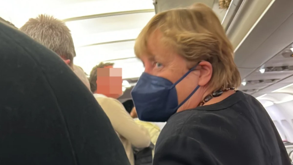 Almanya'nın eski Başbakanı Merkel uçakta görüntülendi