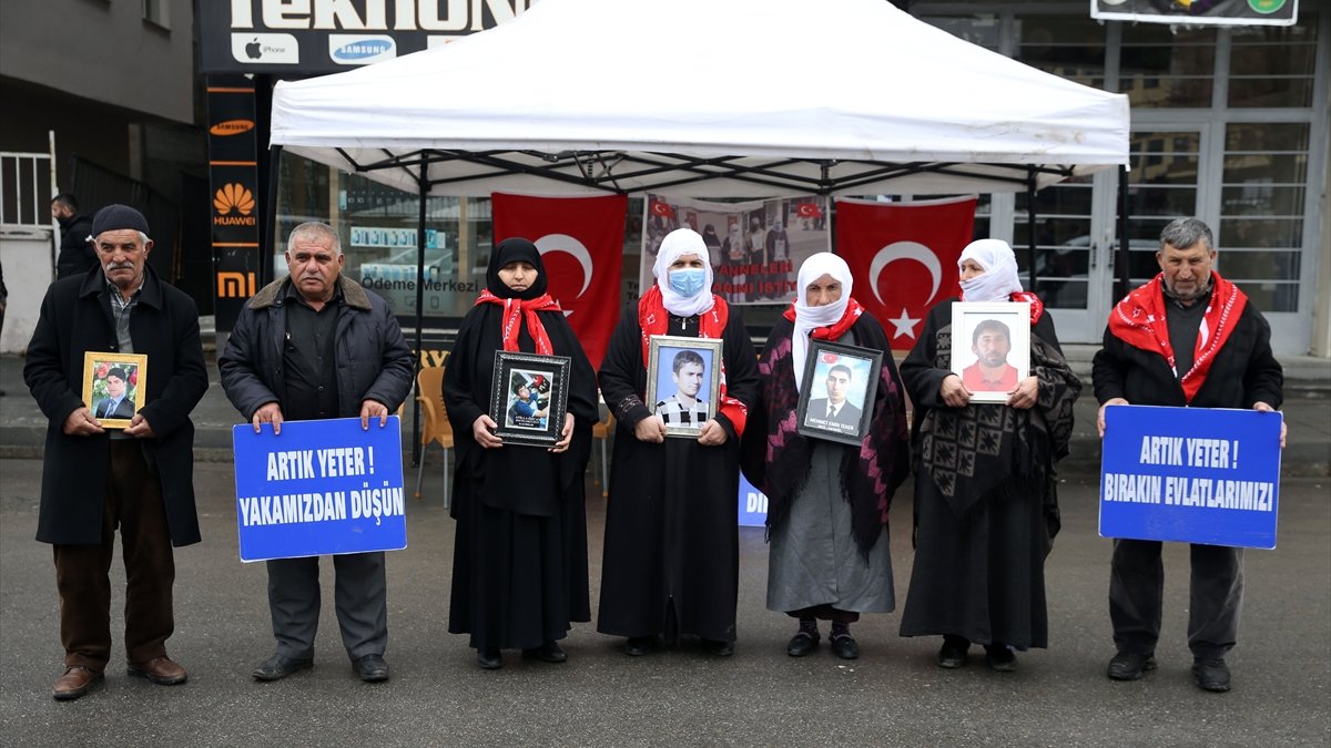 Diyarbakır'da başlayan eylem ışık oldu! Muşlu aileler HDP önündeki eylemlerini sürdürüyor