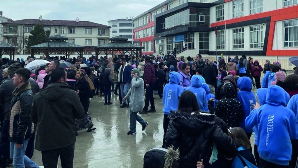 Bolu'da deprem nedeniyle okullar 1 gün tatil edildi