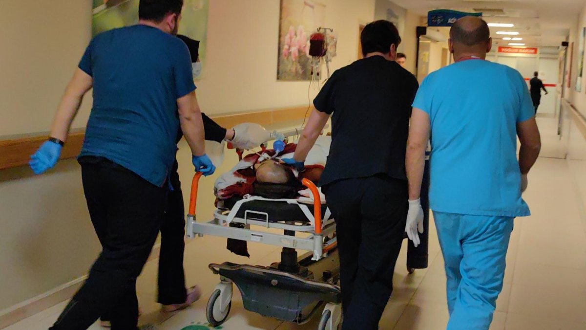 Bursa'da kereste keserken testere bıçağının yerinden çıkmasıyla boynu kesildi