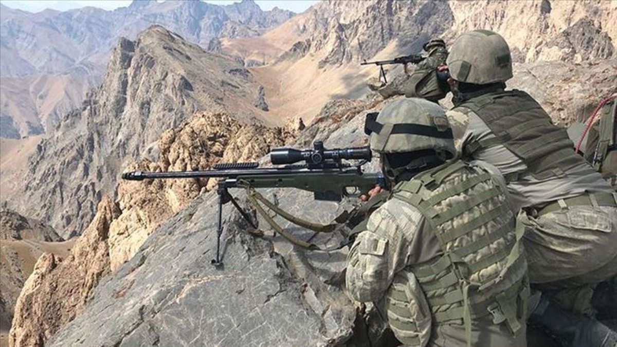 Türkiye'ye girmeye çalışan PKK'lı teröristler sınırda yakalandı