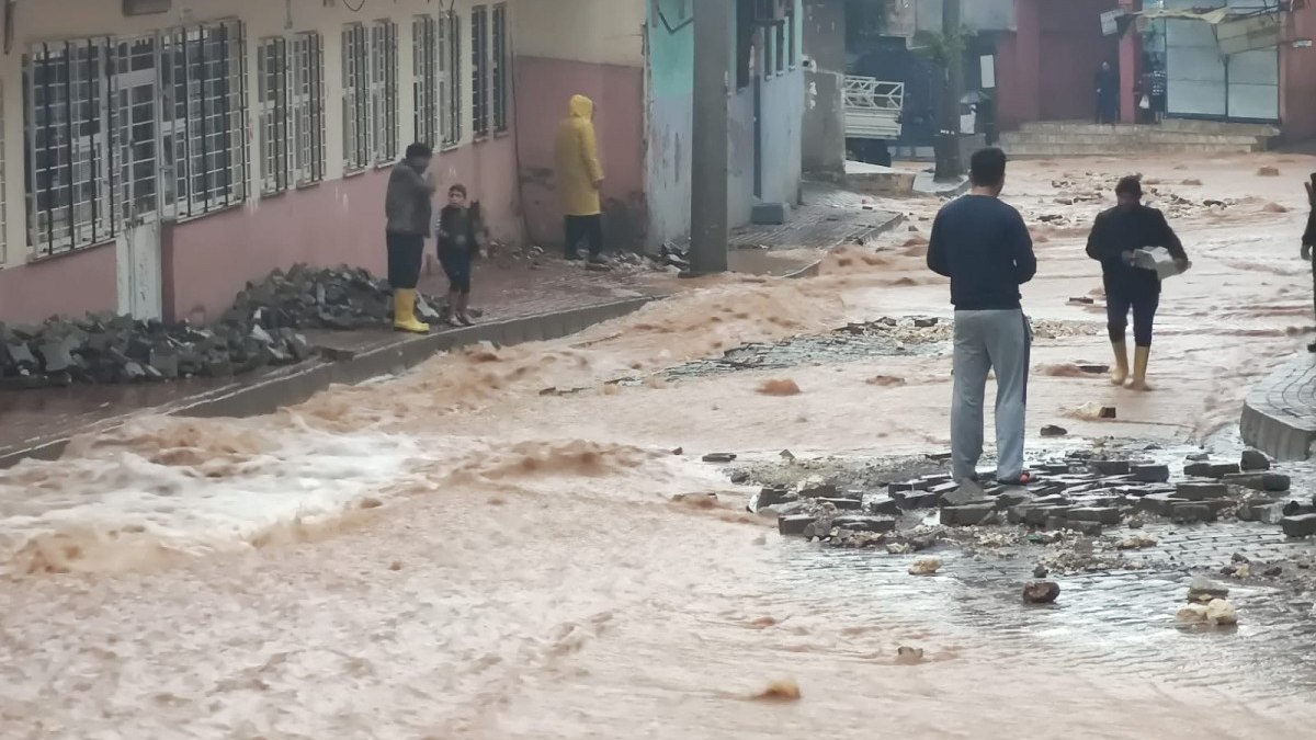 Şanlıurfa’da sağanak yağış etkili oldu