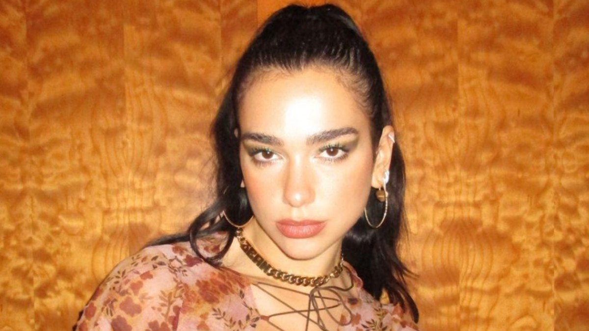 Dua Lipa yine modunda! Sosyal medyada güneş banyosu yaptı...